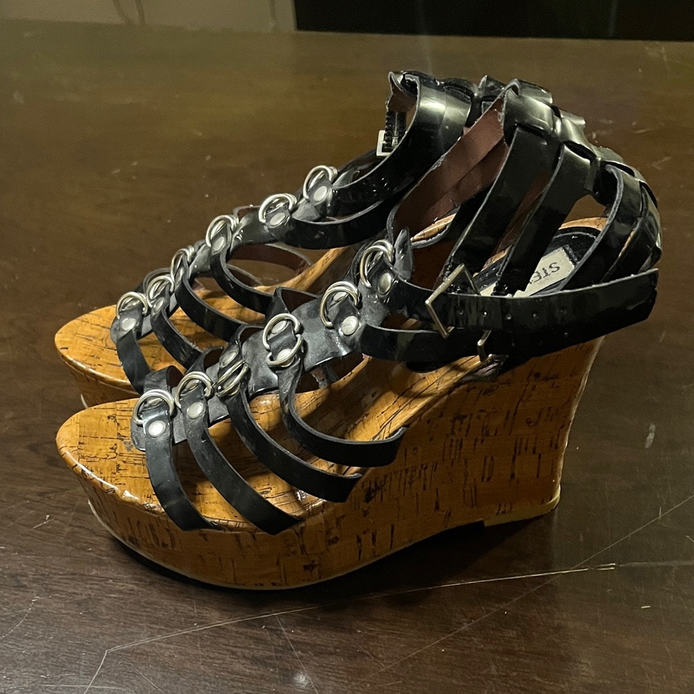 Steve Madden Black and Brown Wedge Sandals Sexy Comfy